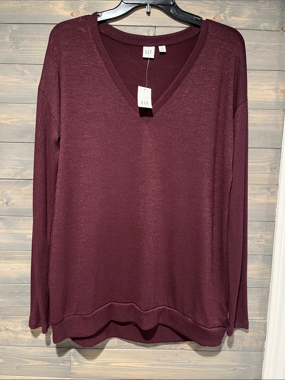 NWT GAP Women's V-Neck Sweater in Deep Wine S